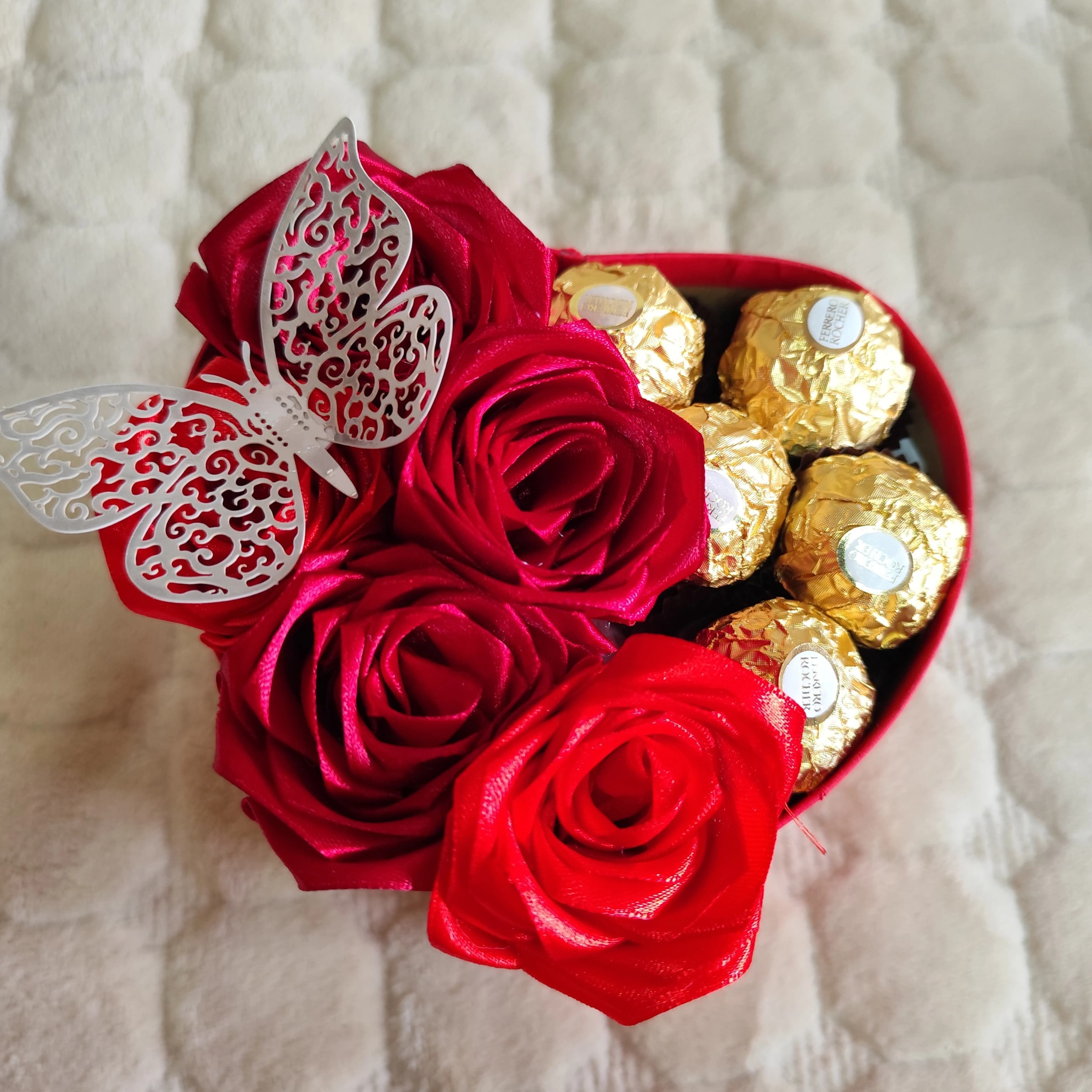 Srce kutija sa ružama i Raffaellom – poklon za nju